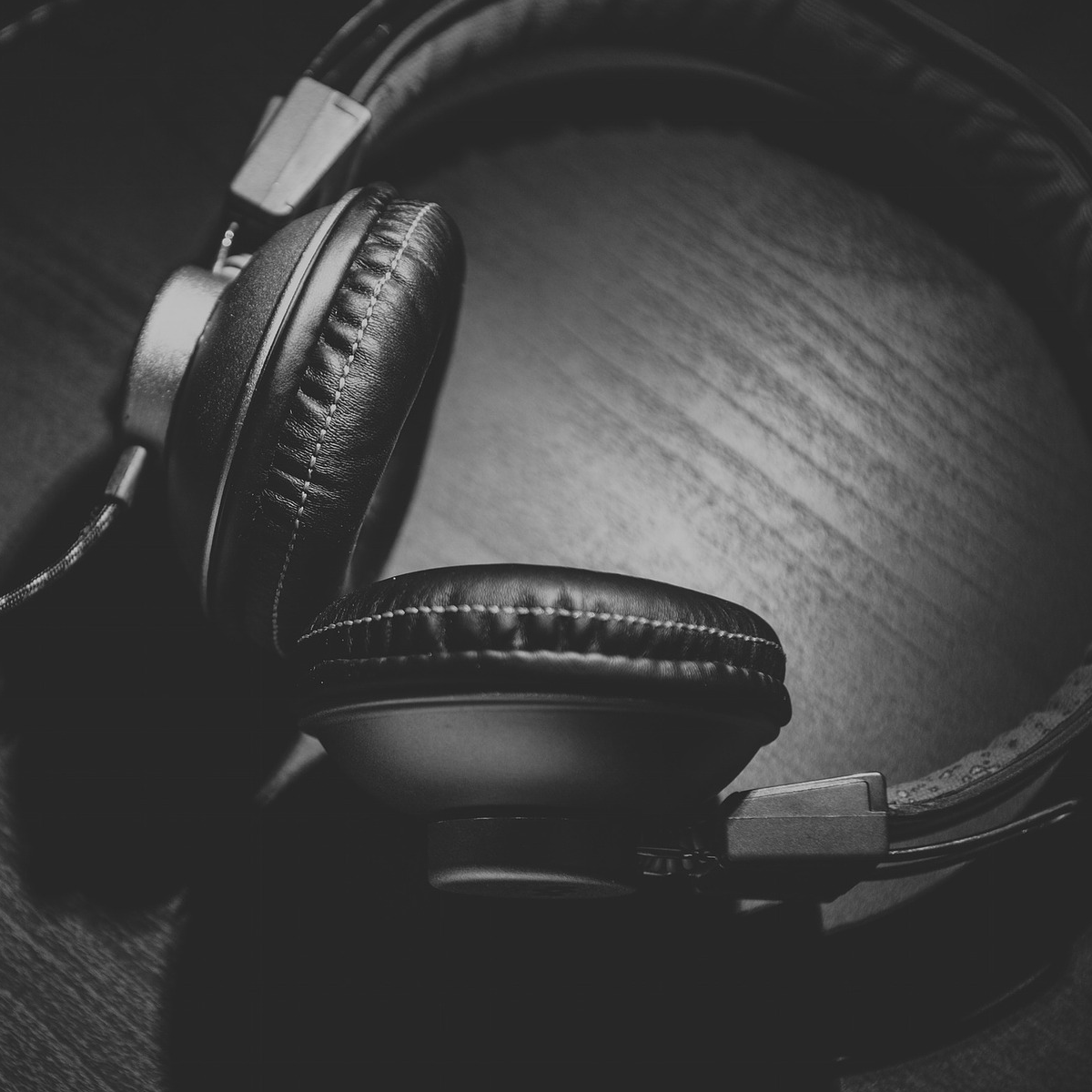 Kopfhörer (adapted) (Image by Unsplash [CC0 Public Domain] via Pixabay)