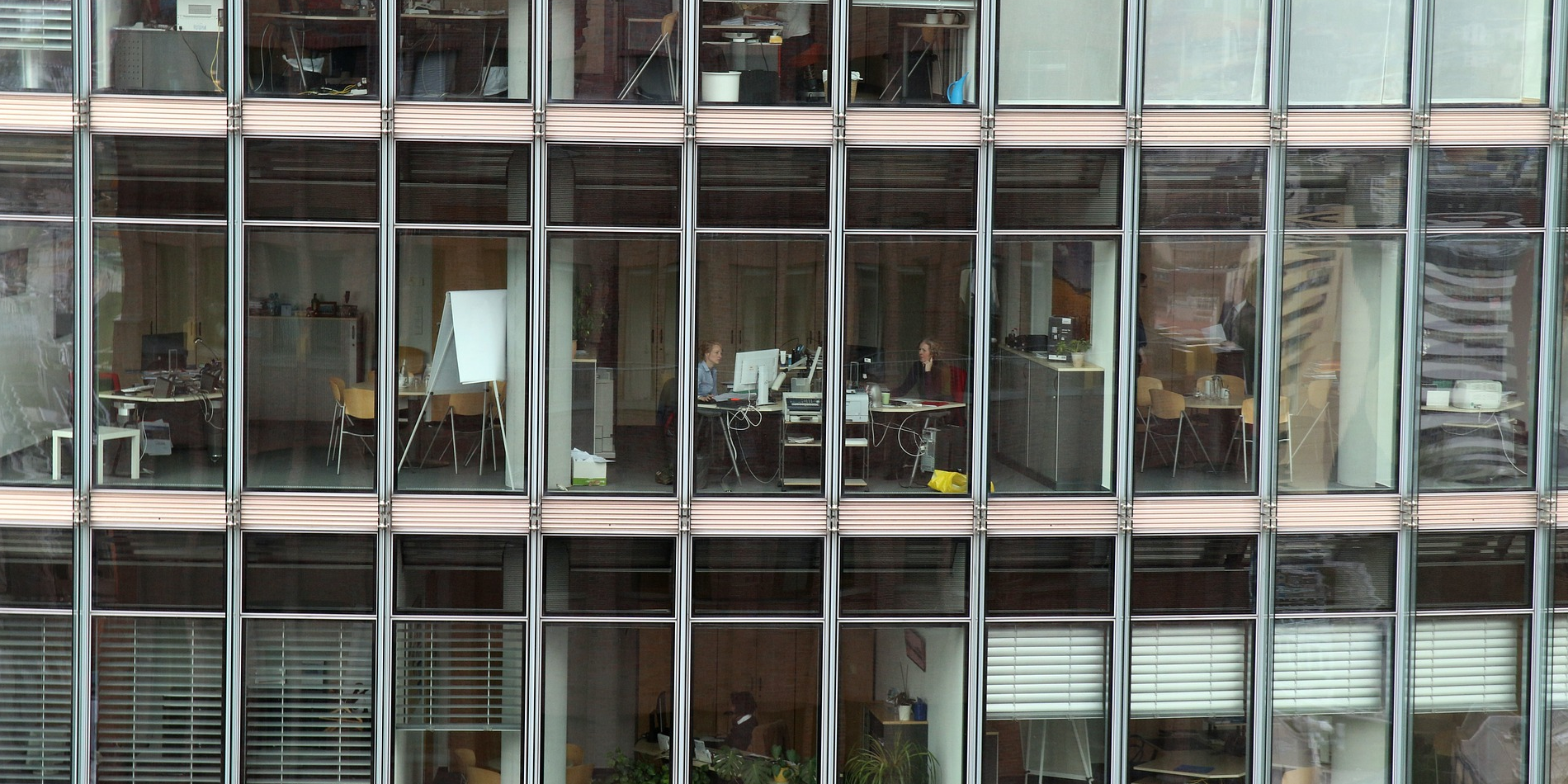 Büro (adapted) (Image by moerschy [CC0 Public Domain] via Pixabay)