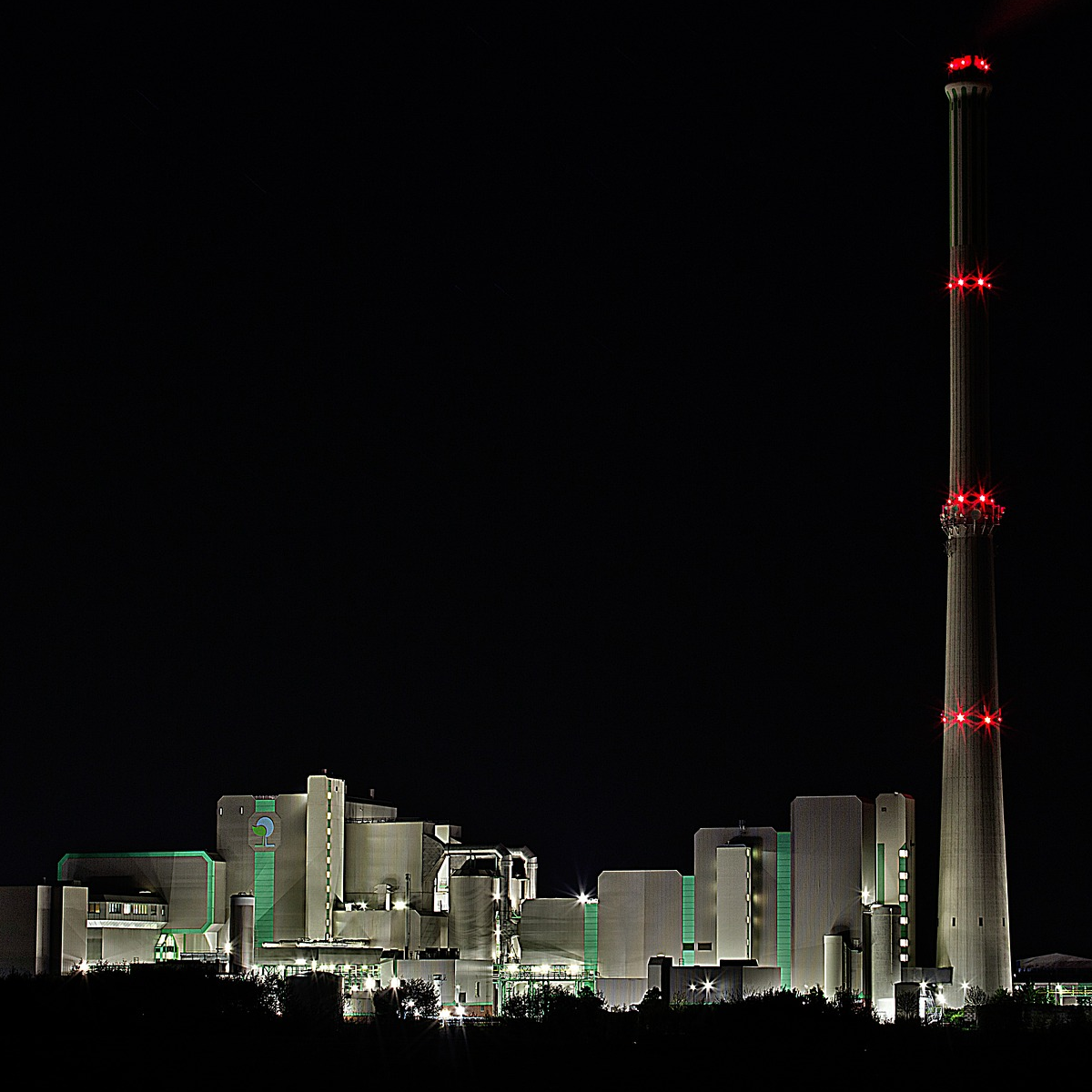 Müllverbrennung (adapted) (Image by JuergenPM [CC0 Public Domain] via Pixabay)