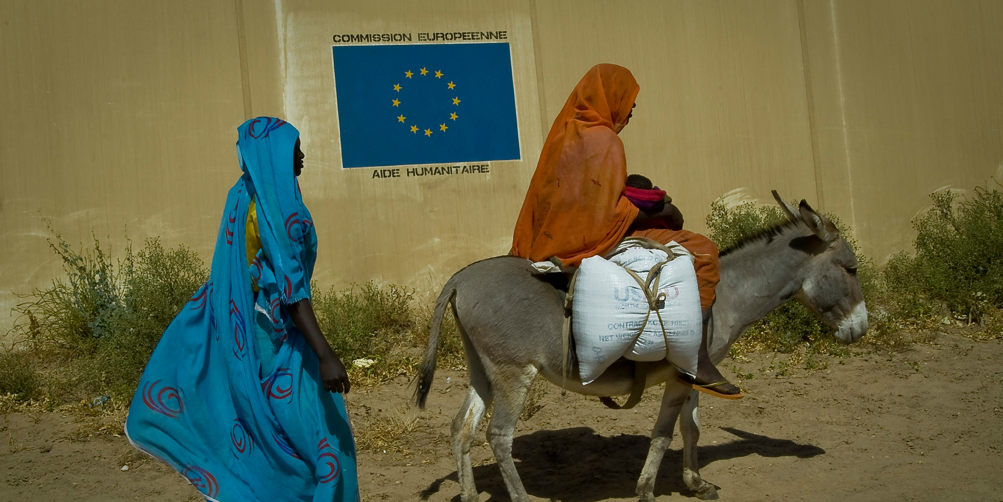Darfurians refugees in Eastern Chad (adapted) (Image by European Commission DG ECHO [CC BY-SA 2.0] via Flickr
