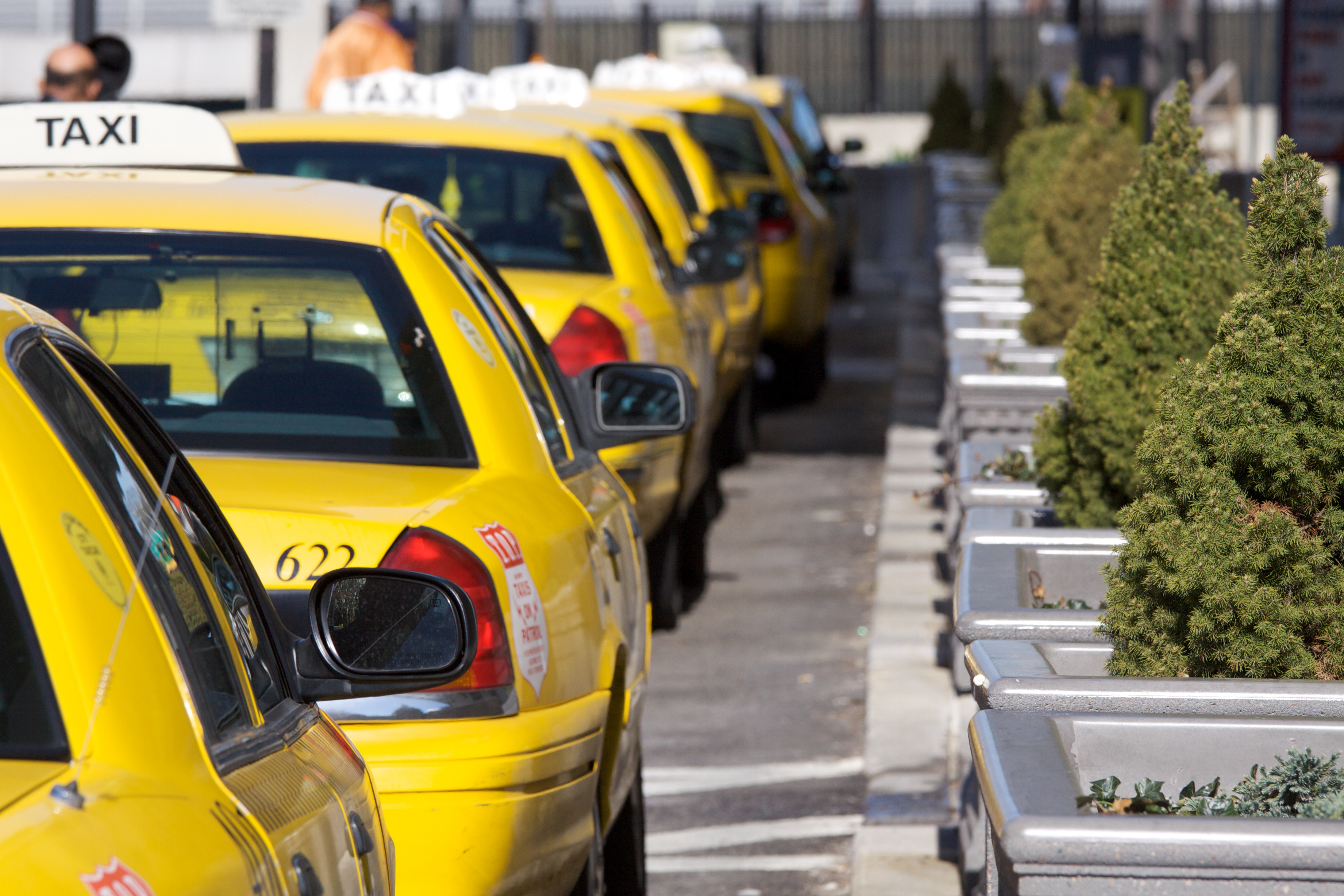 Taxi cabs at Penn Station (adapted) (Image by Marcin Wichary [CC BY 2.0] via Flickr)