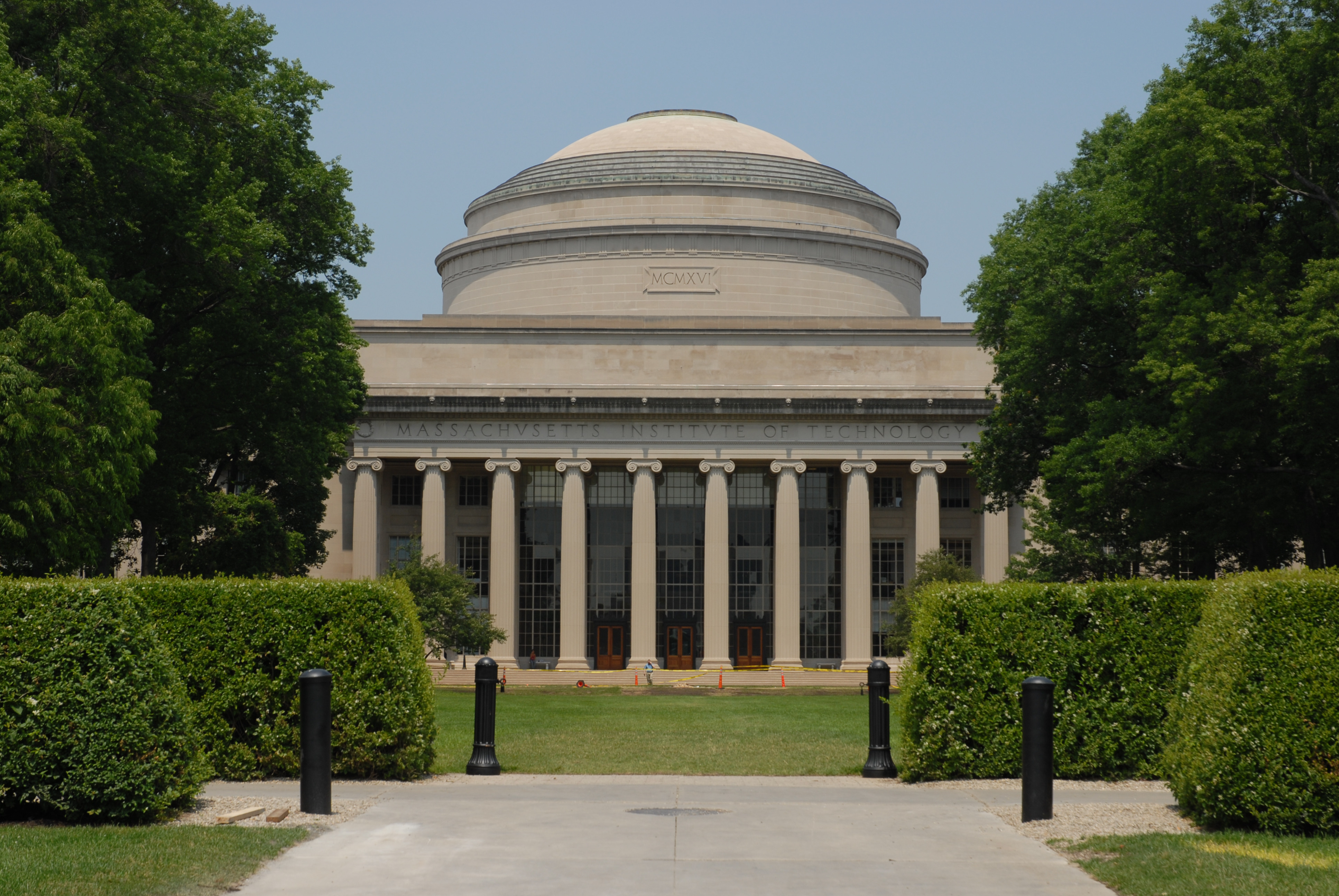 MIT (adapted) (Image by Andrew Hitchcock [CC BY 2.0] via Flickr)