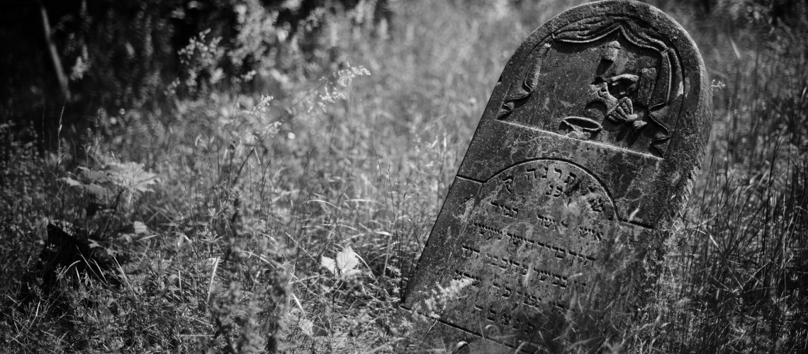 Tombstone in Jewish cemetery (adapted) (Image by Jakub Jankiewicz [CC BY-SA 2.0] via Flickr)