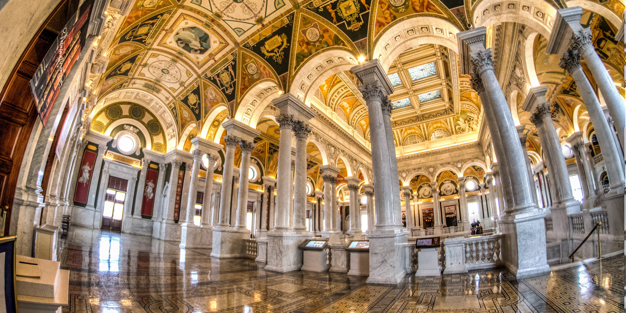 Library of Congress - handheld 3 exposure HDR (adapted) (Image by m01229 [CC BY 2.0] via Flickr)