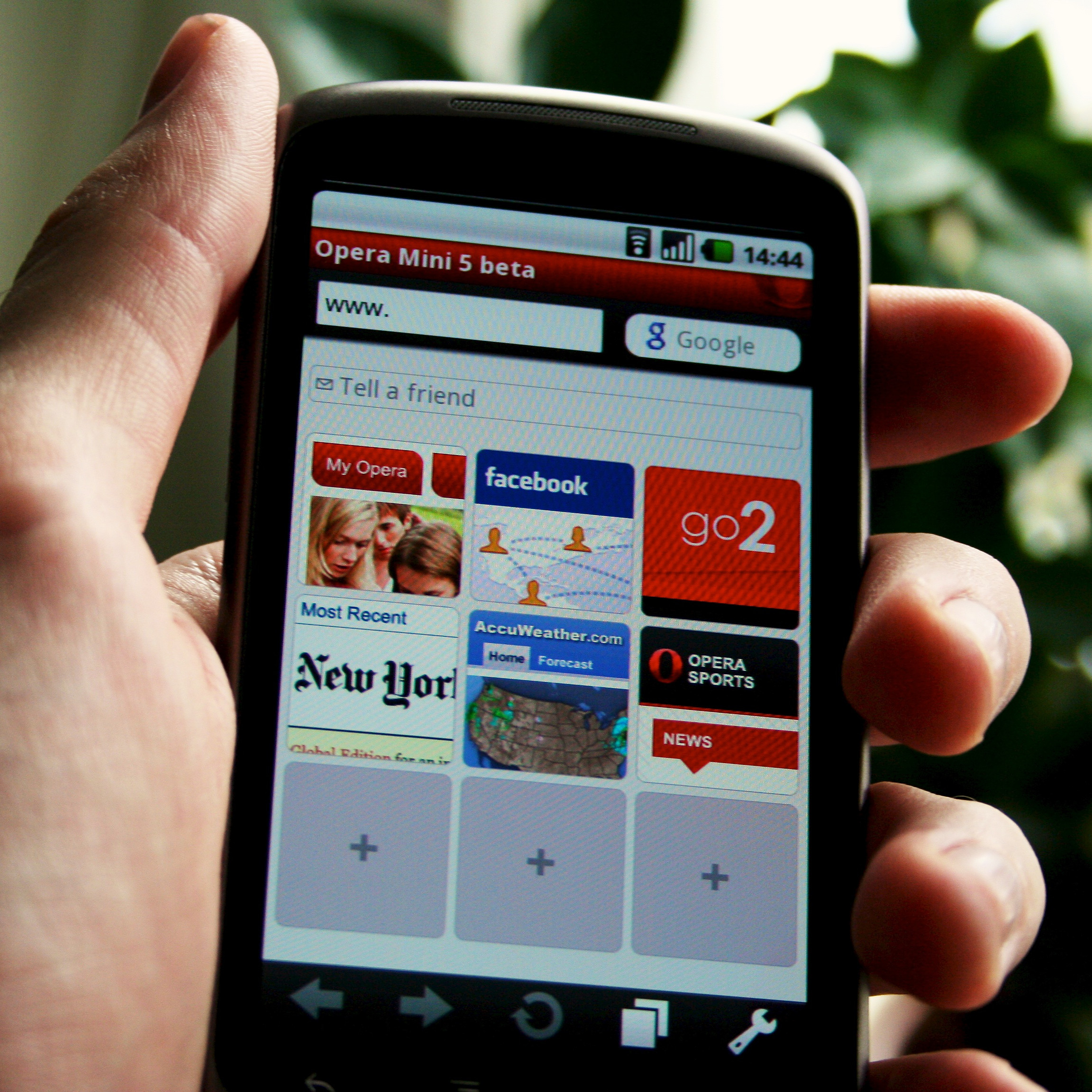 Opera Mini 5 Beta (adapted) (Image by Johan Larsson [CC BY 2.0] via Flickr)