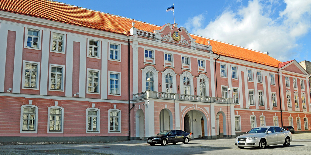 Estonia_1467 - Toompea Castle (adapted) (Image by Dennis Jarvis [CC BY-SA 2.0] via Flickr)