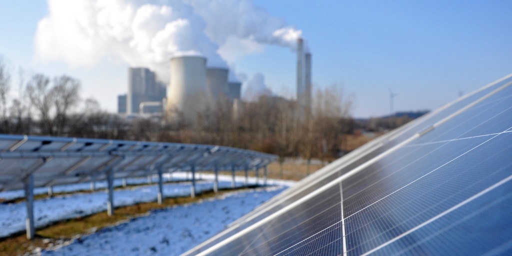 11. Station - Solarpark in Inden im Kreis Düren (adapted) (Image by EnergieAgentur.NRW [CC BY 2.0] via flickr)