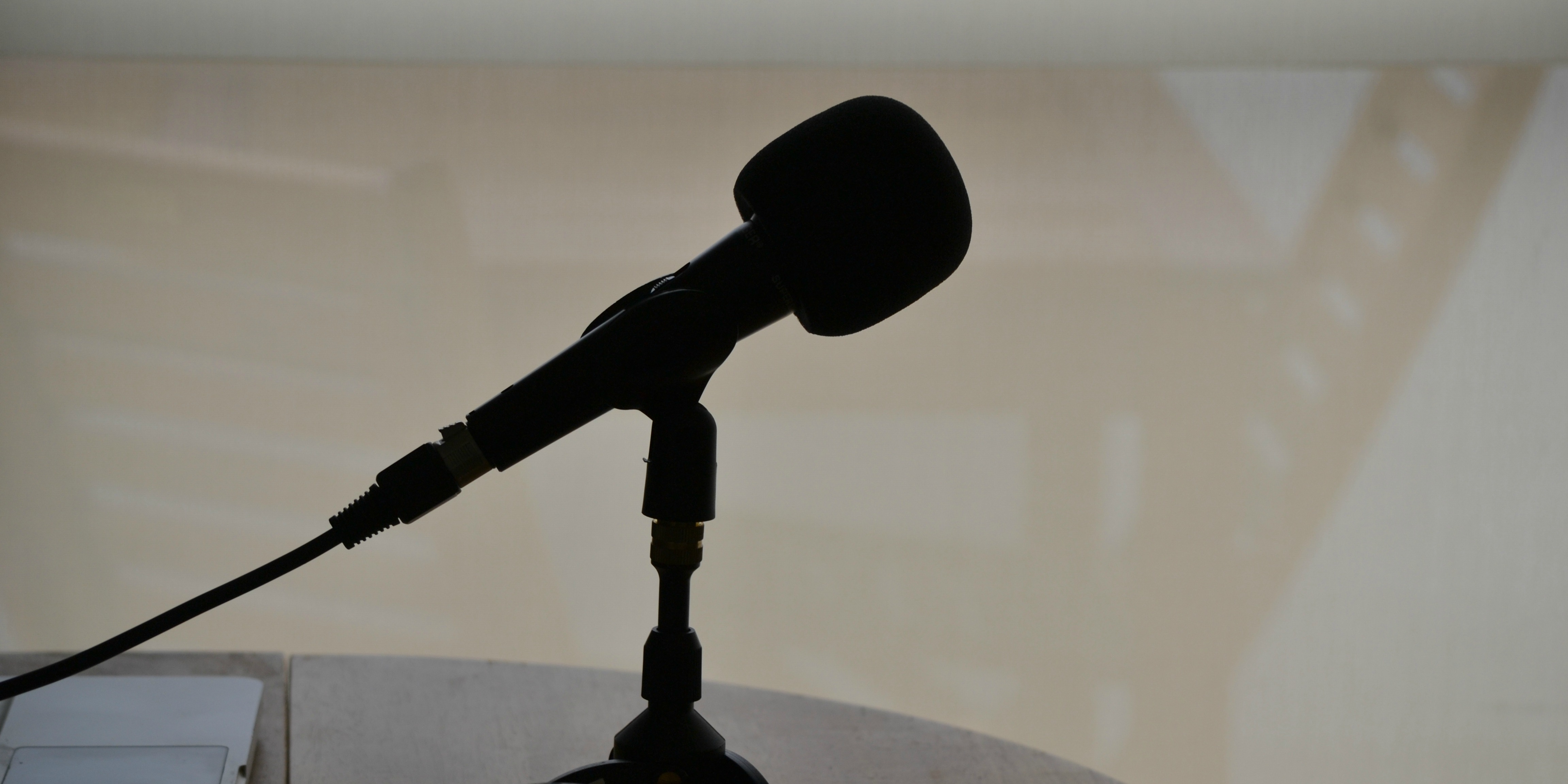 Podcasting (adapted) (Image by Nicolas Solop [CC BY 2.0] via flickr)