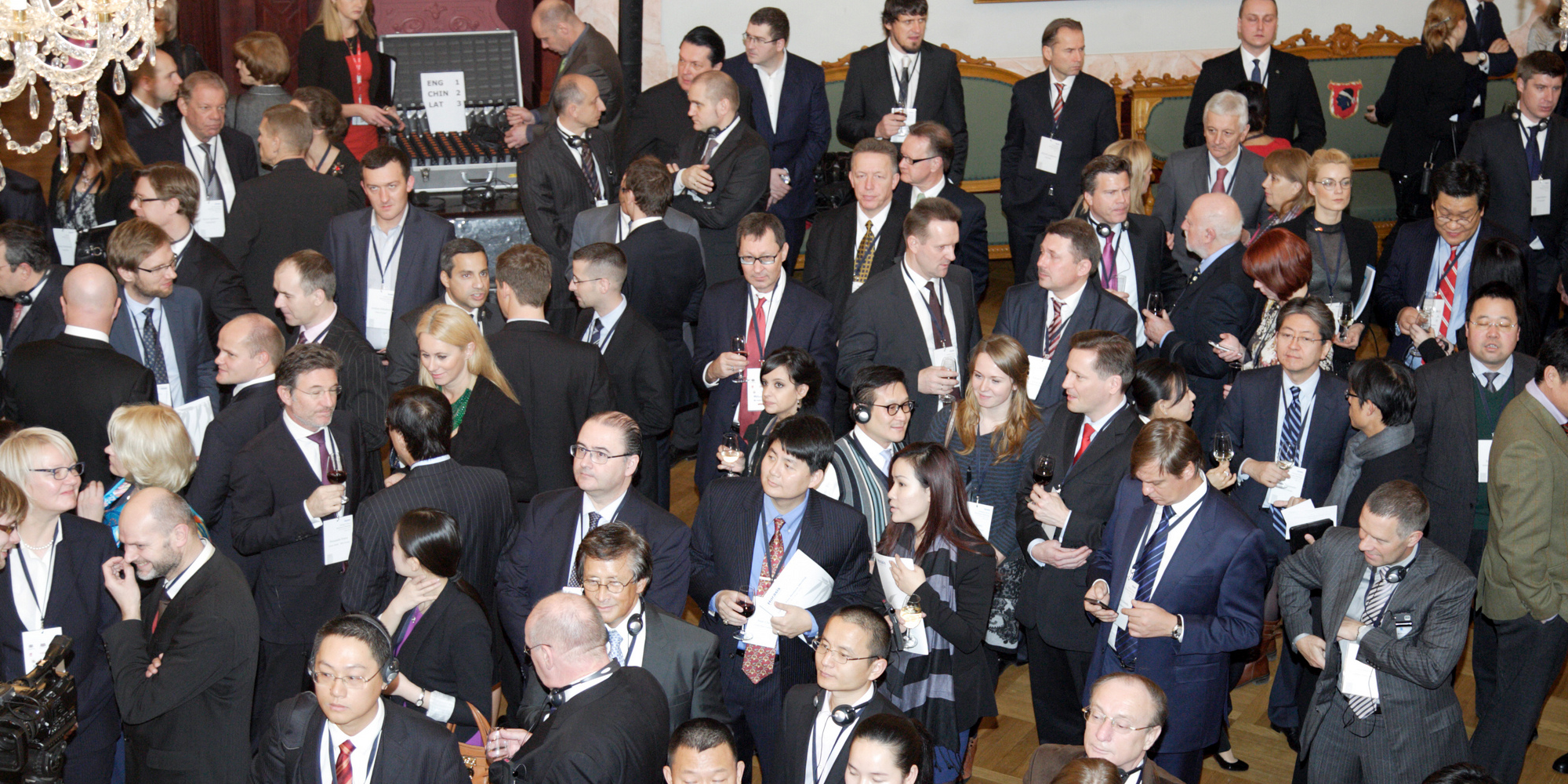business_meet_121125 (adapted) (Image by Richter Frank-Jurgen [CC BY-SA 2.0] via Flickr)