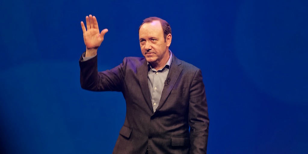Kevin-Spacey-adapted-Image-by-Paul-Hudson-CC-BY-2.0-via-flickr.jpg