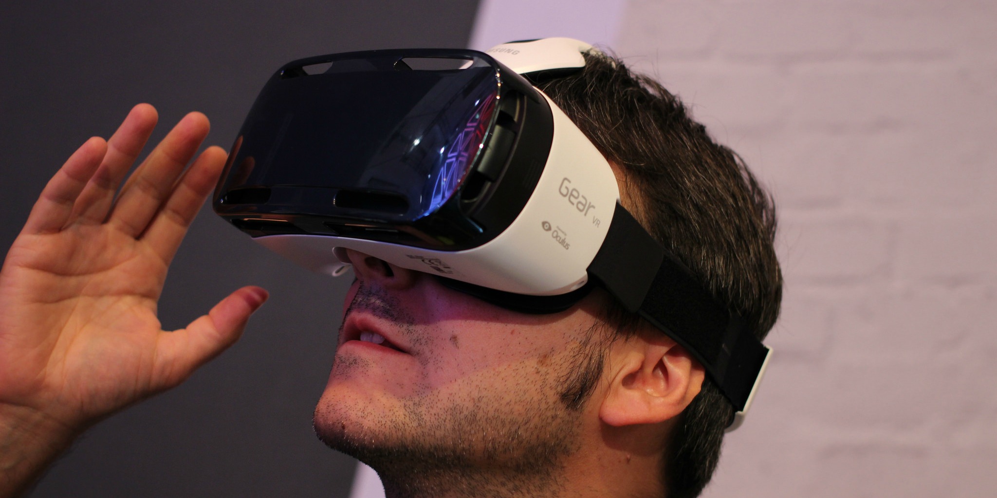 Samsung Gear VR (adapted) (Image by Maurizio Pesce [CC BY 2.0] via flickr)