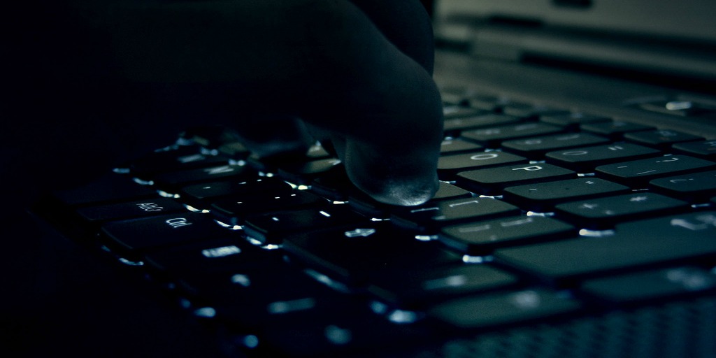 Hacker Rene (adapted) (Image by Ivan David Gomez Arce [CC BY 2.0] via flickr)