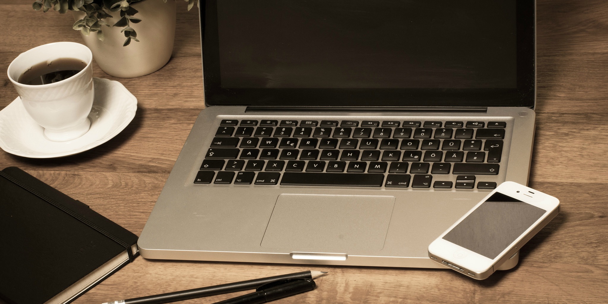 Notebook Macbook (adapted) (Anka Albrecht) [CC BY 2.0] via flickr)