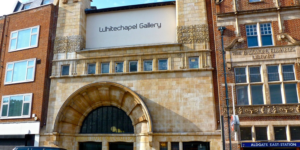 The Whitechapel Gallery (adapted) (Image by Herry Lawford [CC BY 2.0] via flickr)