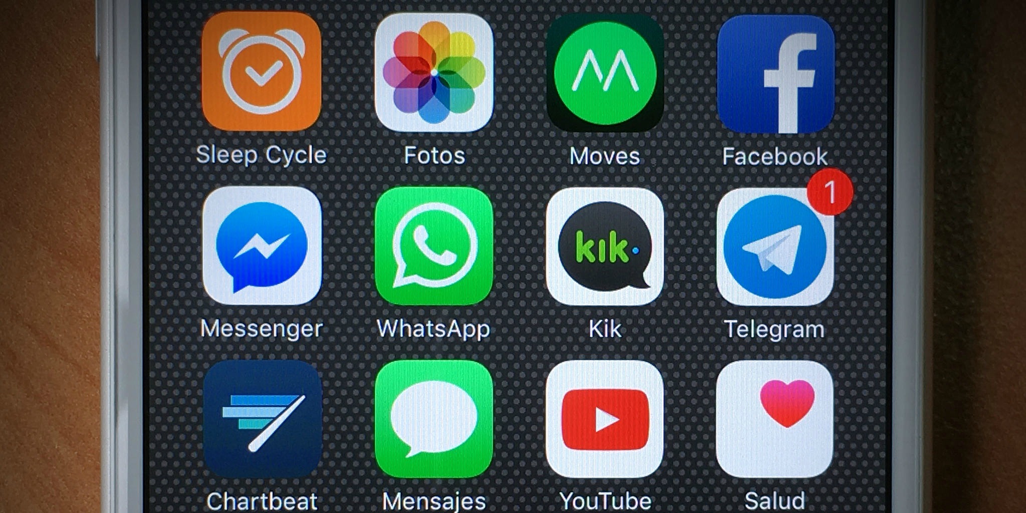 Apps (adapted) (Image by Microsiervos Folgen [CC BY 2.0] via flickr)