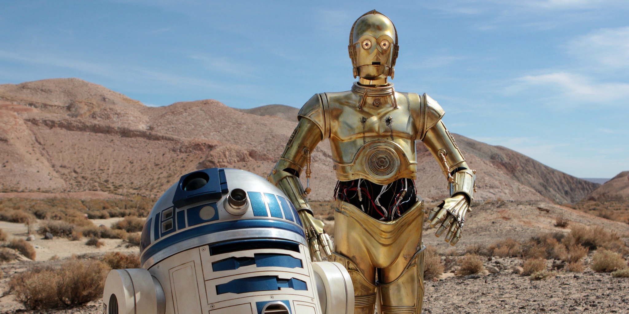 Artoo and Threepio-Desert-Promo--V1 (Image by Gordon Tarpley [CC by 2.0] via flickr)