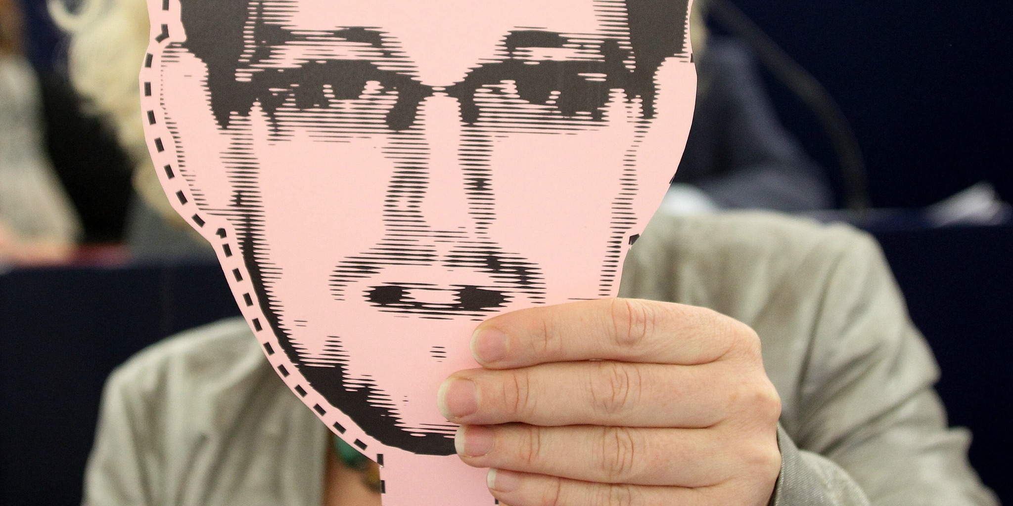 Protection for Snowden (adapted) (Image by greensefa [CC BY 2.0] via flickr)