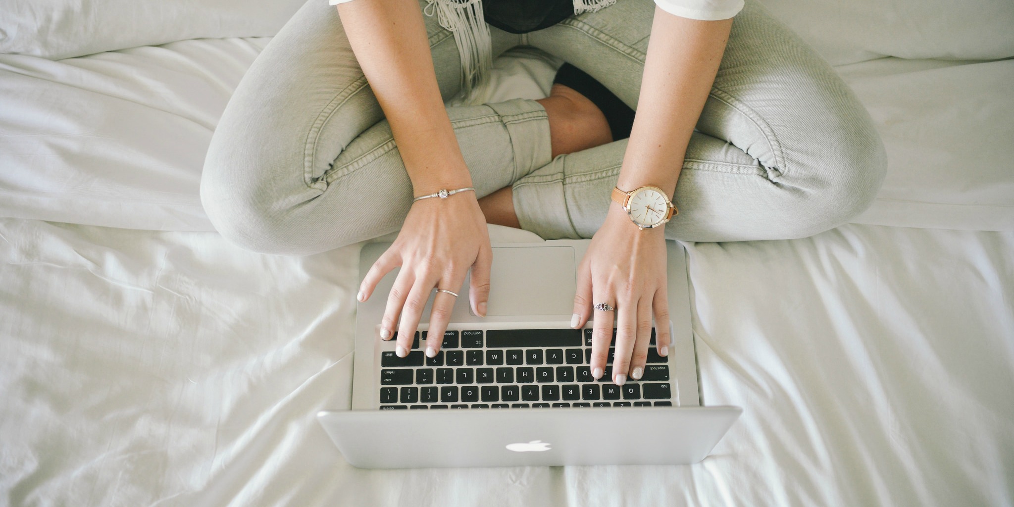 fashion-legs-notebook-working (adapted) (Image by www.Pixel.la Free Stock Photos [CC0 Public Domain] via flickr)