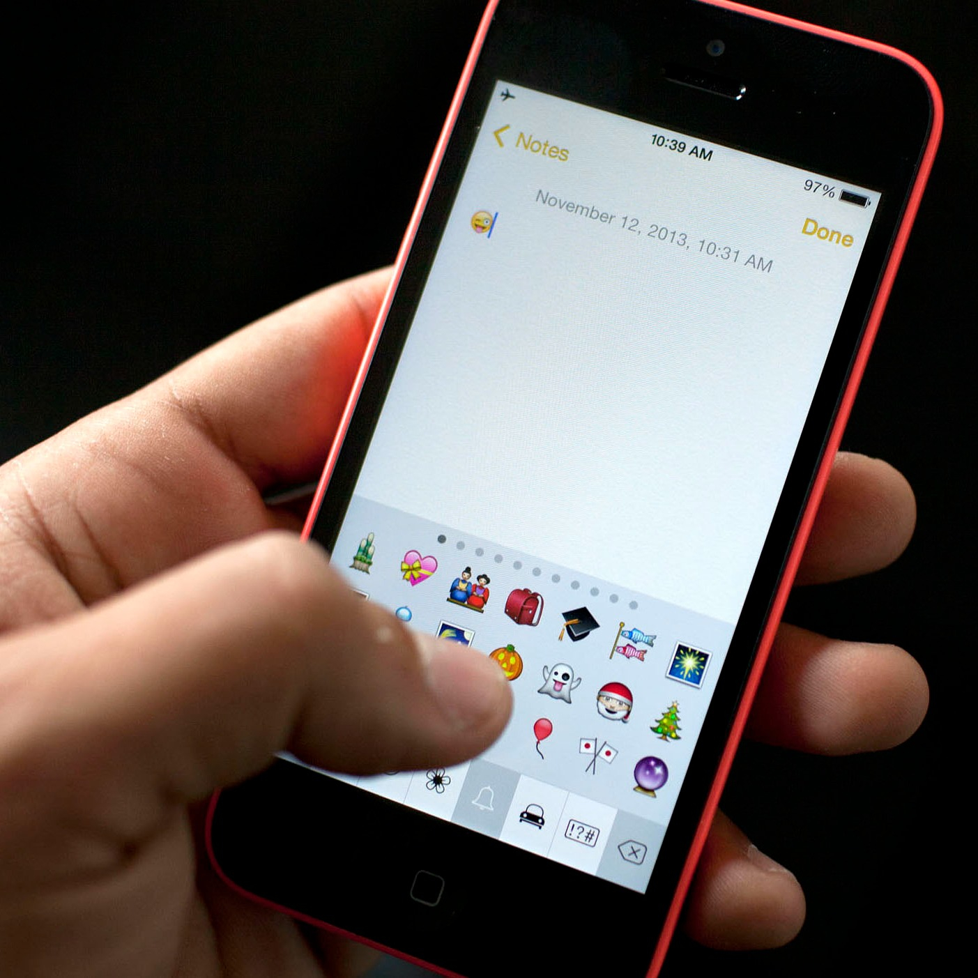 Emoji (adapted) (Image by downloadsource.fr [CC BY 2.0] via Flickr)