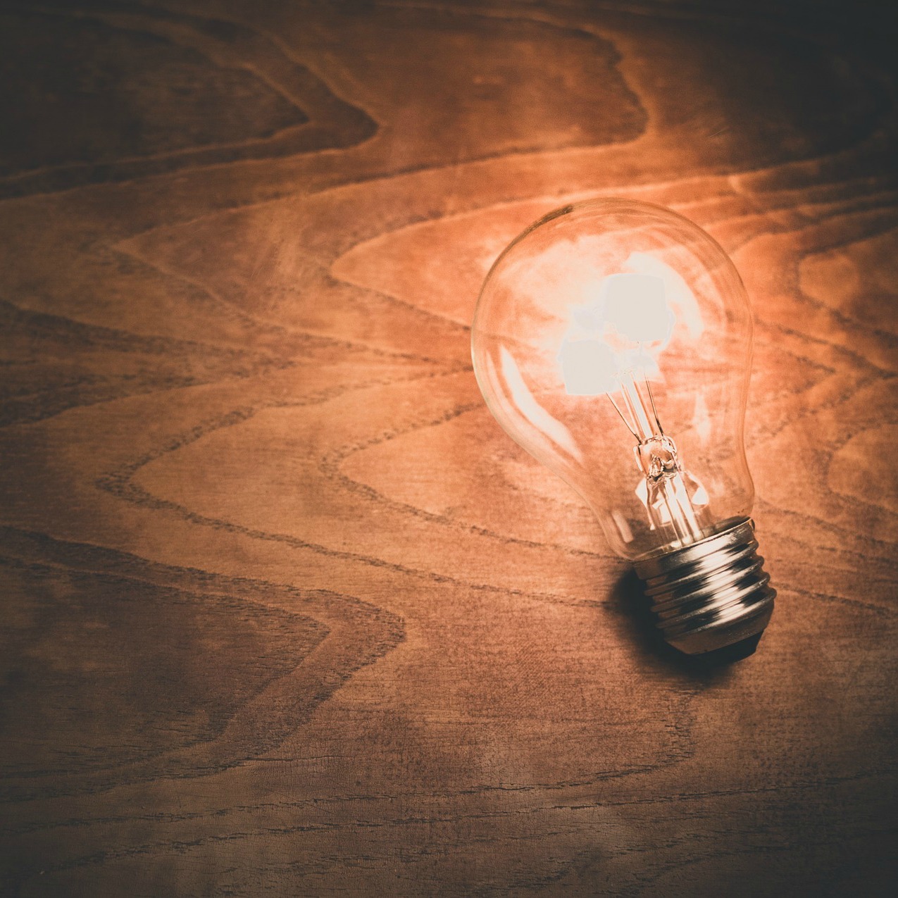lightbulb (image by Unsplash [CC0 Public Domain] via Pixabay)