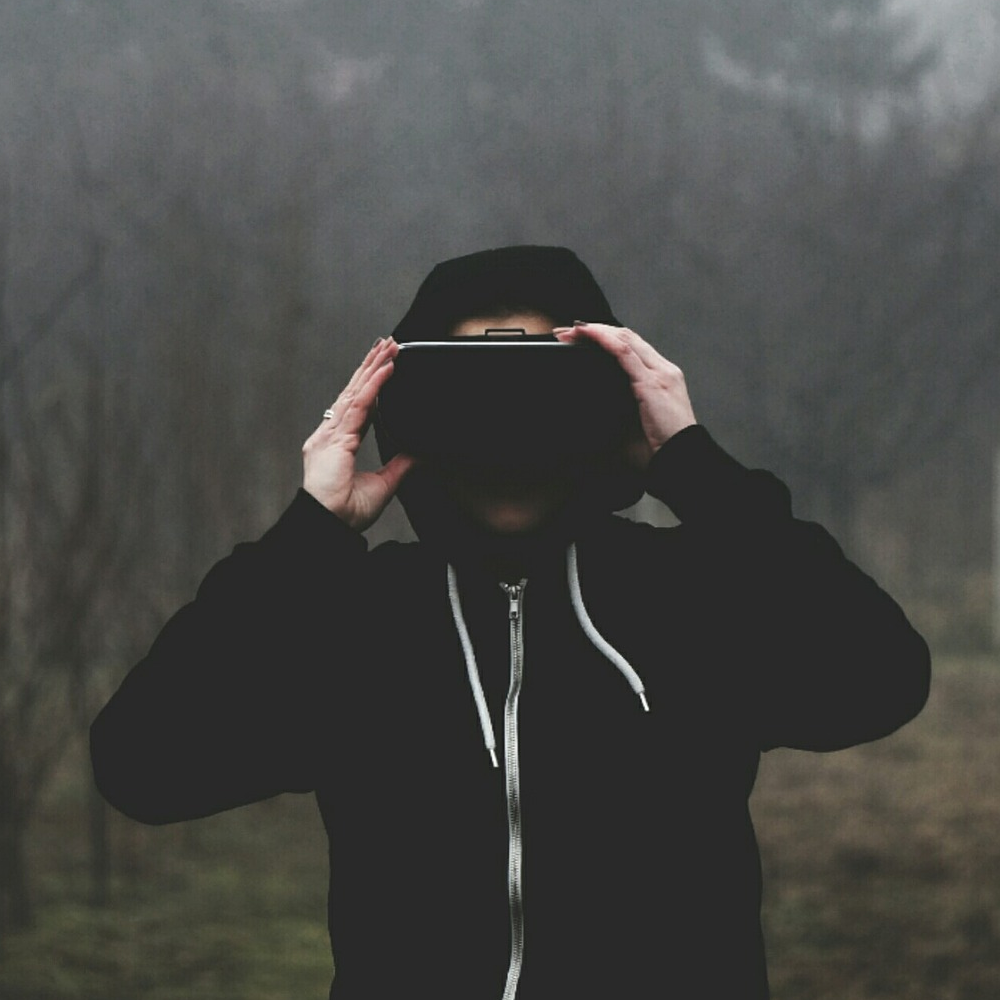 VR (adapted) (Image by szfphy [CC0 Public Domain] via Pixabay)