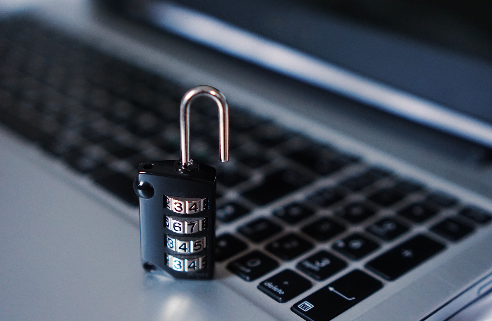 computer-sicherheit-image-by-TheDigitalWay-via-Pixabay-[CC0 Public Domain]