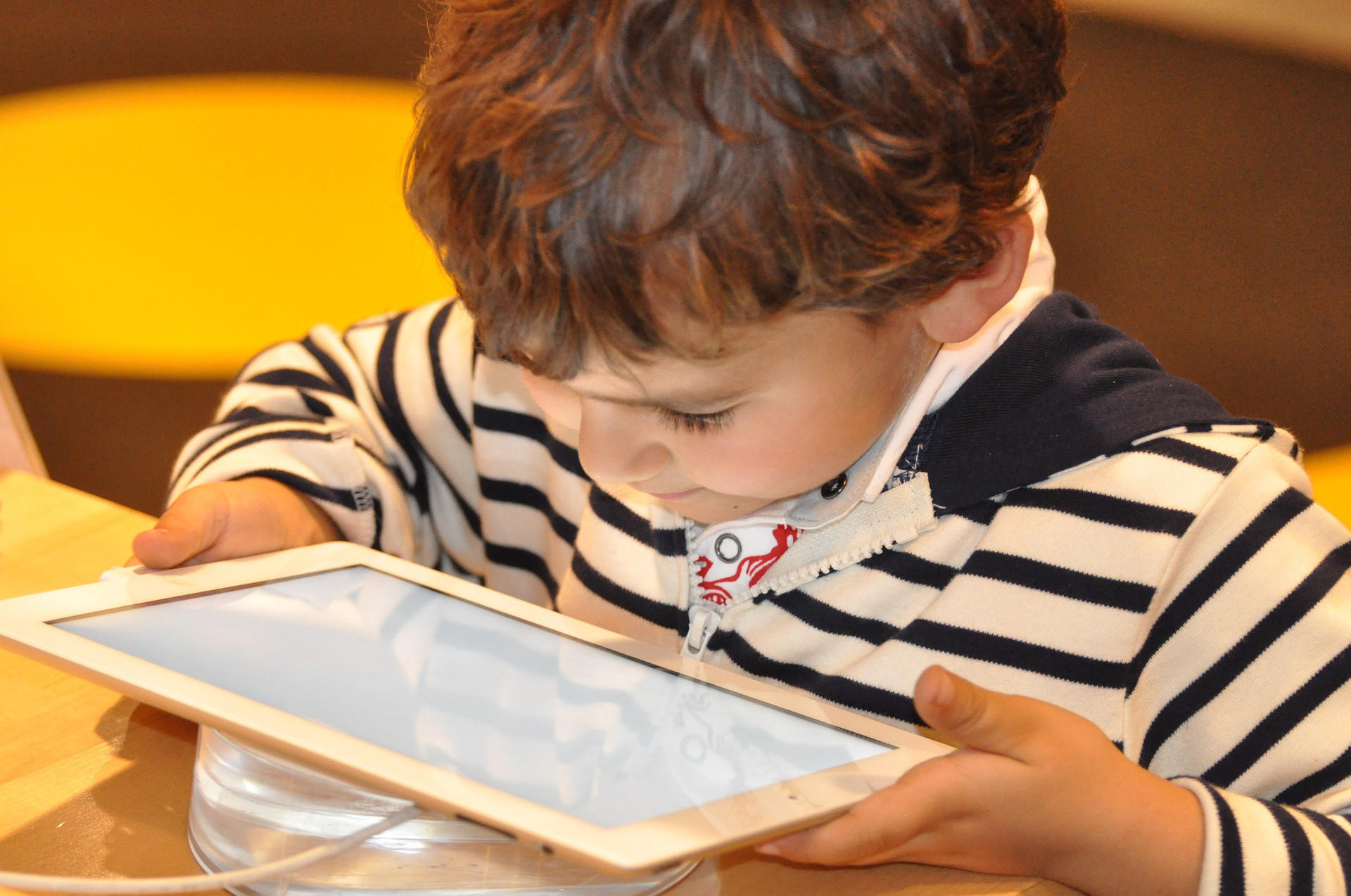 Kind, Kinder, Tablet, Smartphone, Internet, Social Media