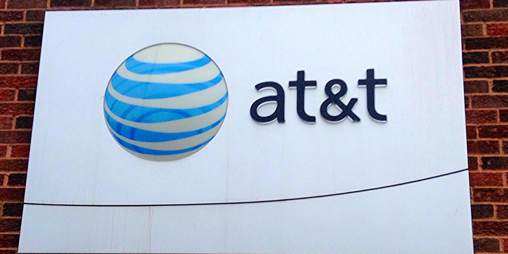 AT&T, ATandT Sign, 9/2014, pic by Mike Mozart of TheToyChannel and JeepersMedia on YouTube (adapted) (Image by Mike Mozart [CC BY 2.0] via Flickr)
