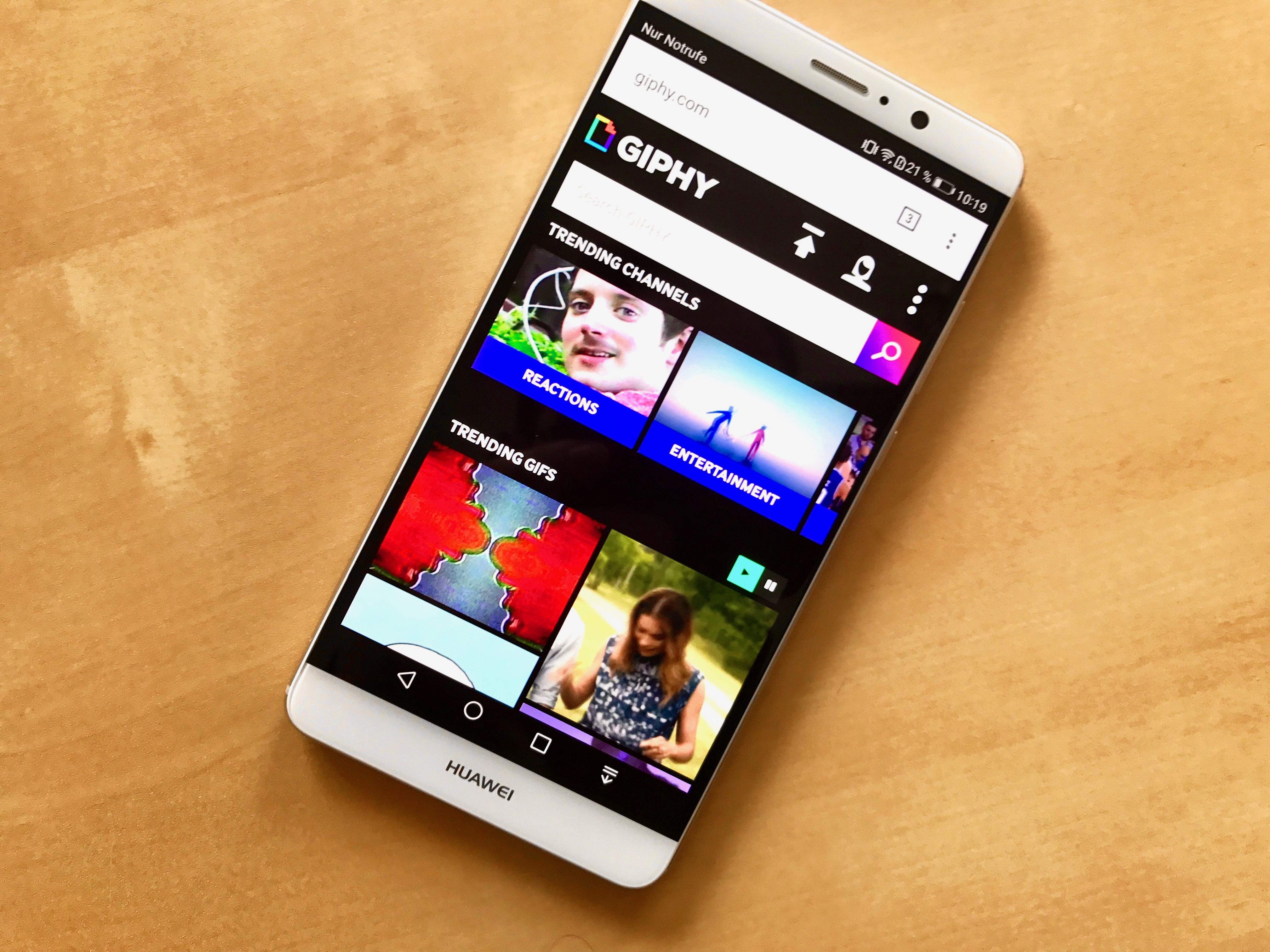animierte GIFs Giphy Browser-Android-Smartphone (adapted) (Image by Berti Kolbow.Lehradt)