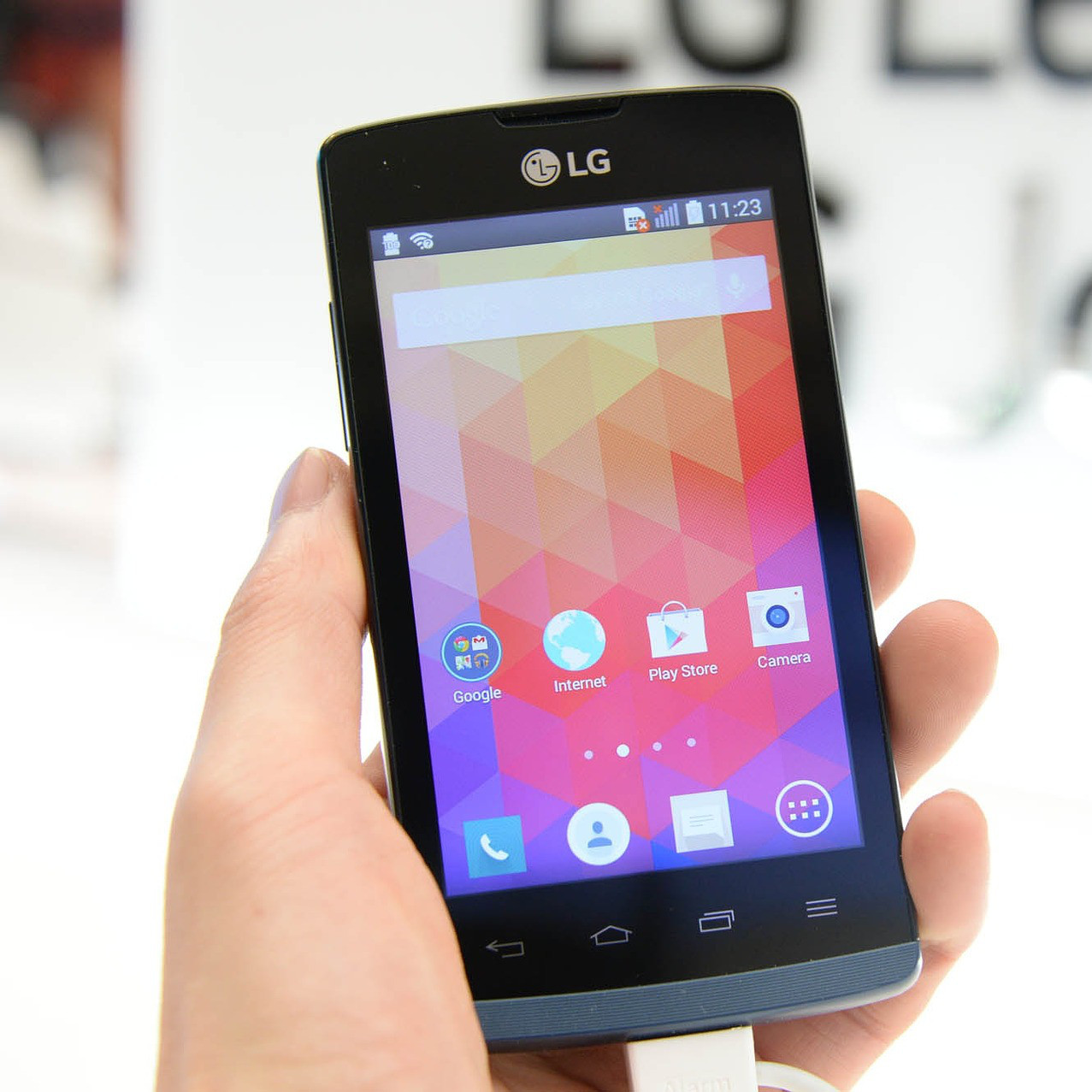Lg (adapted) (Image by hawkHD [CC0 Public Domain] via pixabay)