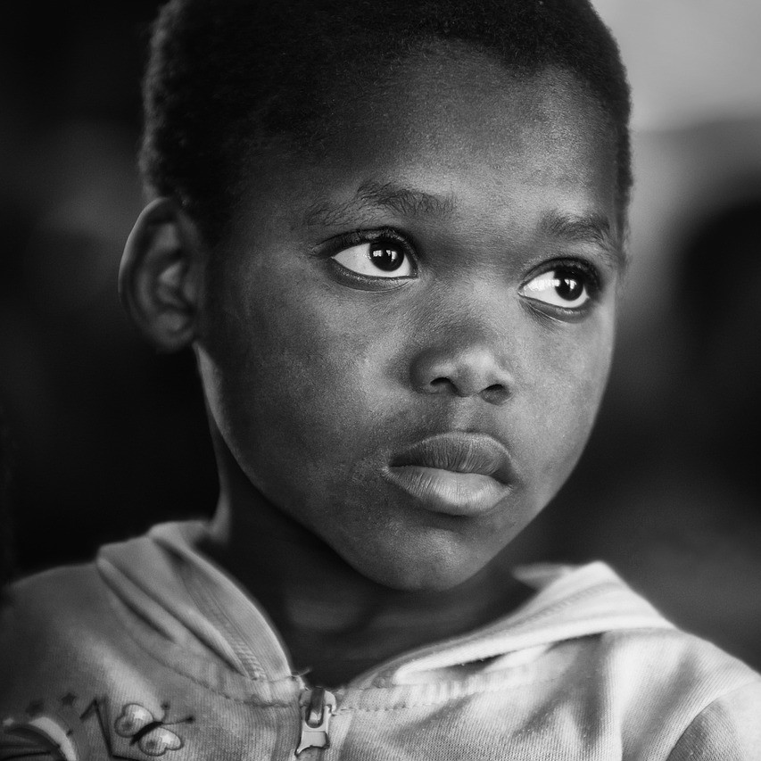 Waise (adapted) (Image by WenPhotos [CC0 Public Domain] via pixabay)