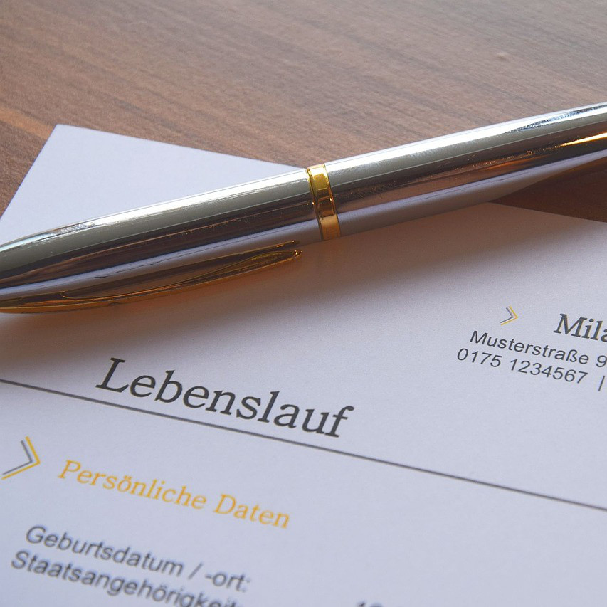 Bewerbung (adapted) (Image by loufre [CC0 Public Domain] via pixabay)