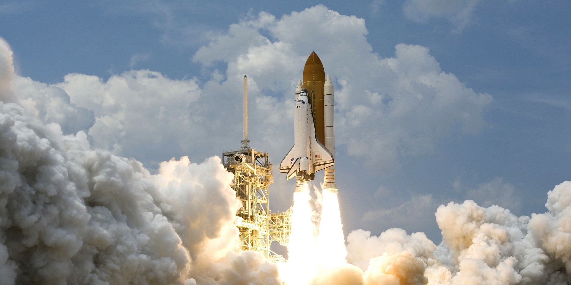 Raketenstart (adapted) (Image by WikiImages [CC0 Public Domain] via pixabay)