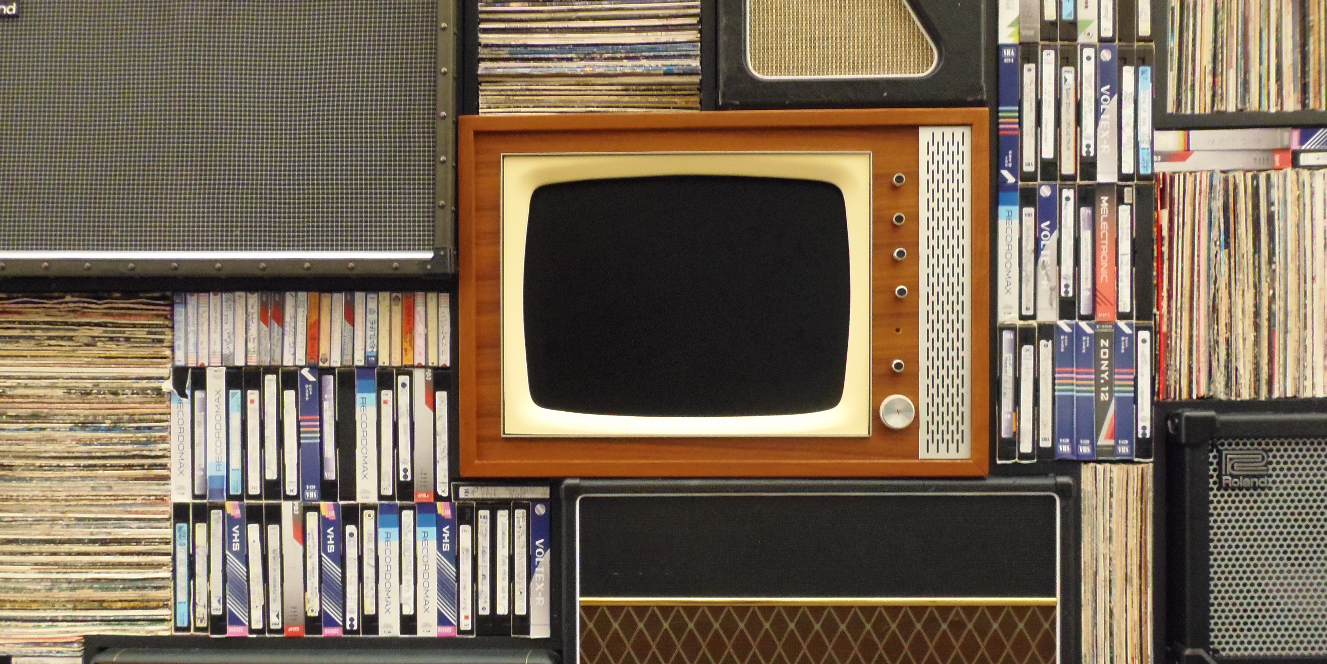 Retro (adapted) (Image by Tracy Thomas) [CC0] via unsplash