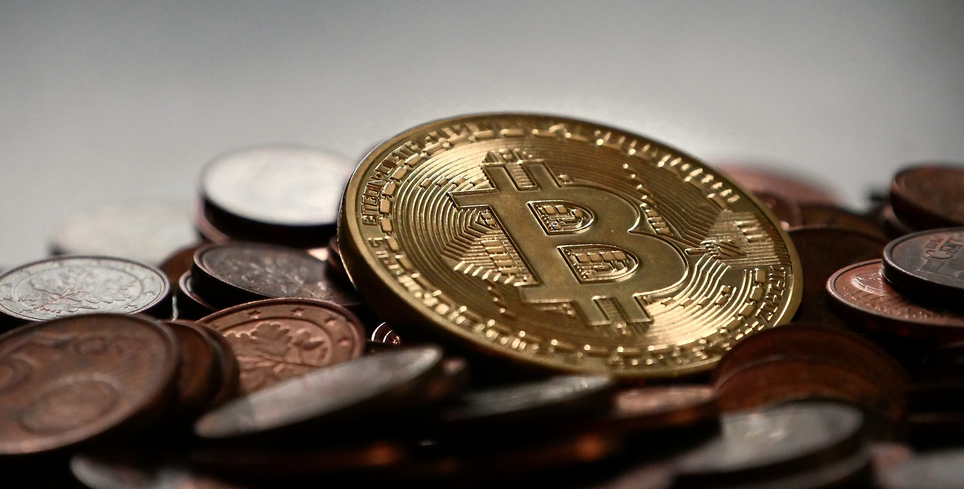 Bitcoin (adapted) (image by MichaelWuensch [CC0] via pixabay