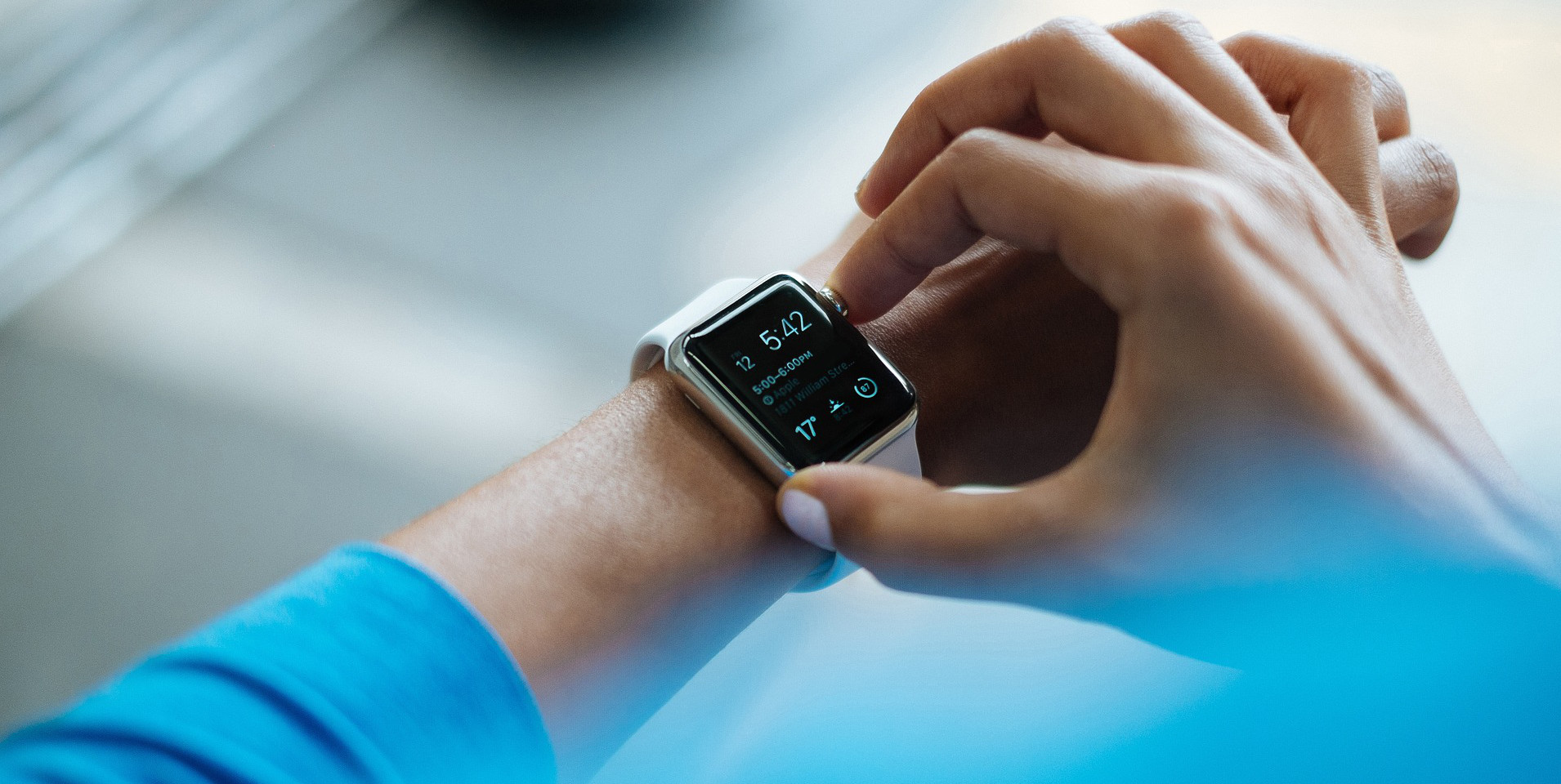 smartwatch (adapted) (image by Free-Photos [CC0] via pixabay)