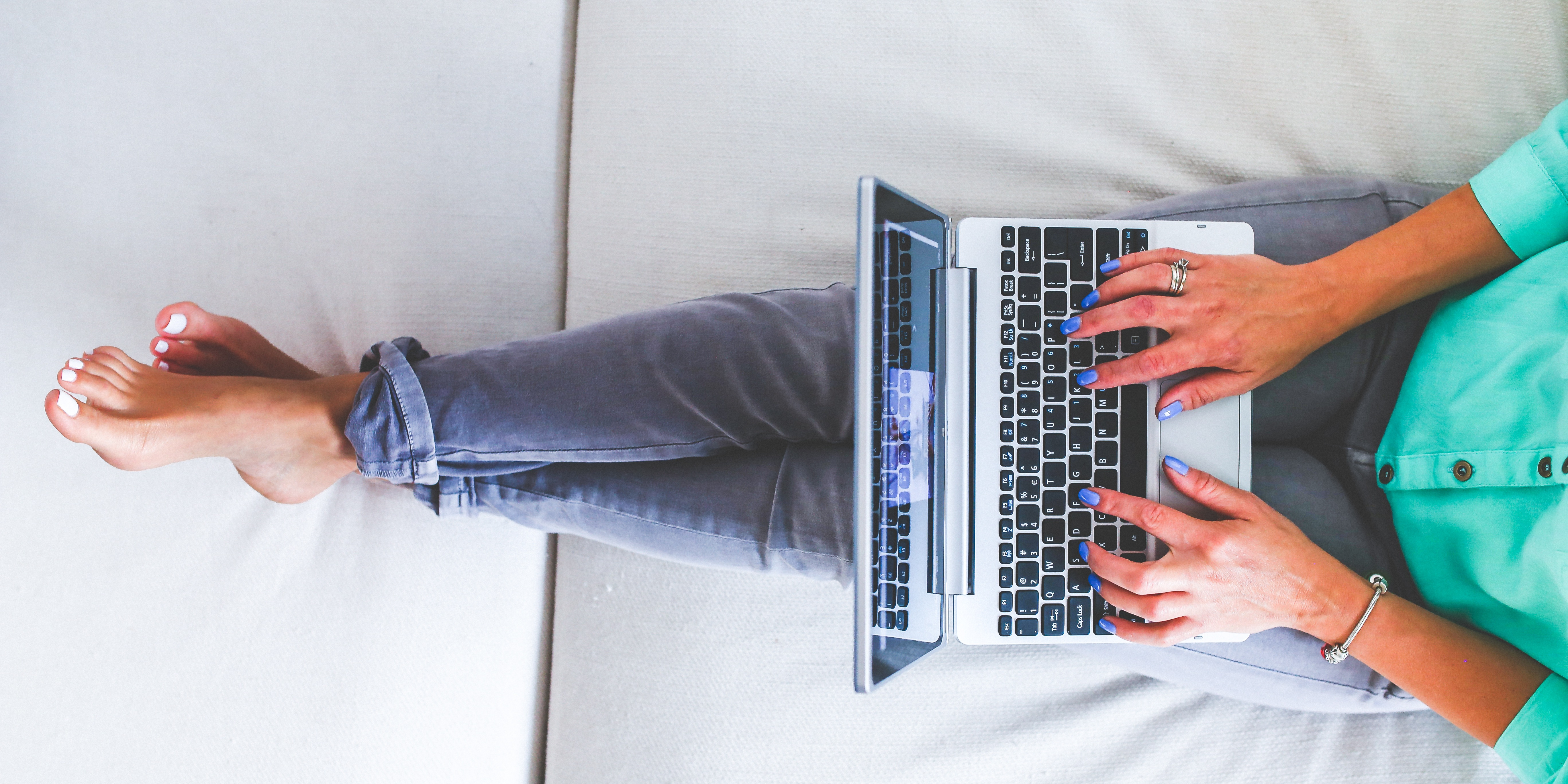 Homeoffice (adapted) (Image by kaboompics) (CC0 Public Domain) via Pixabay