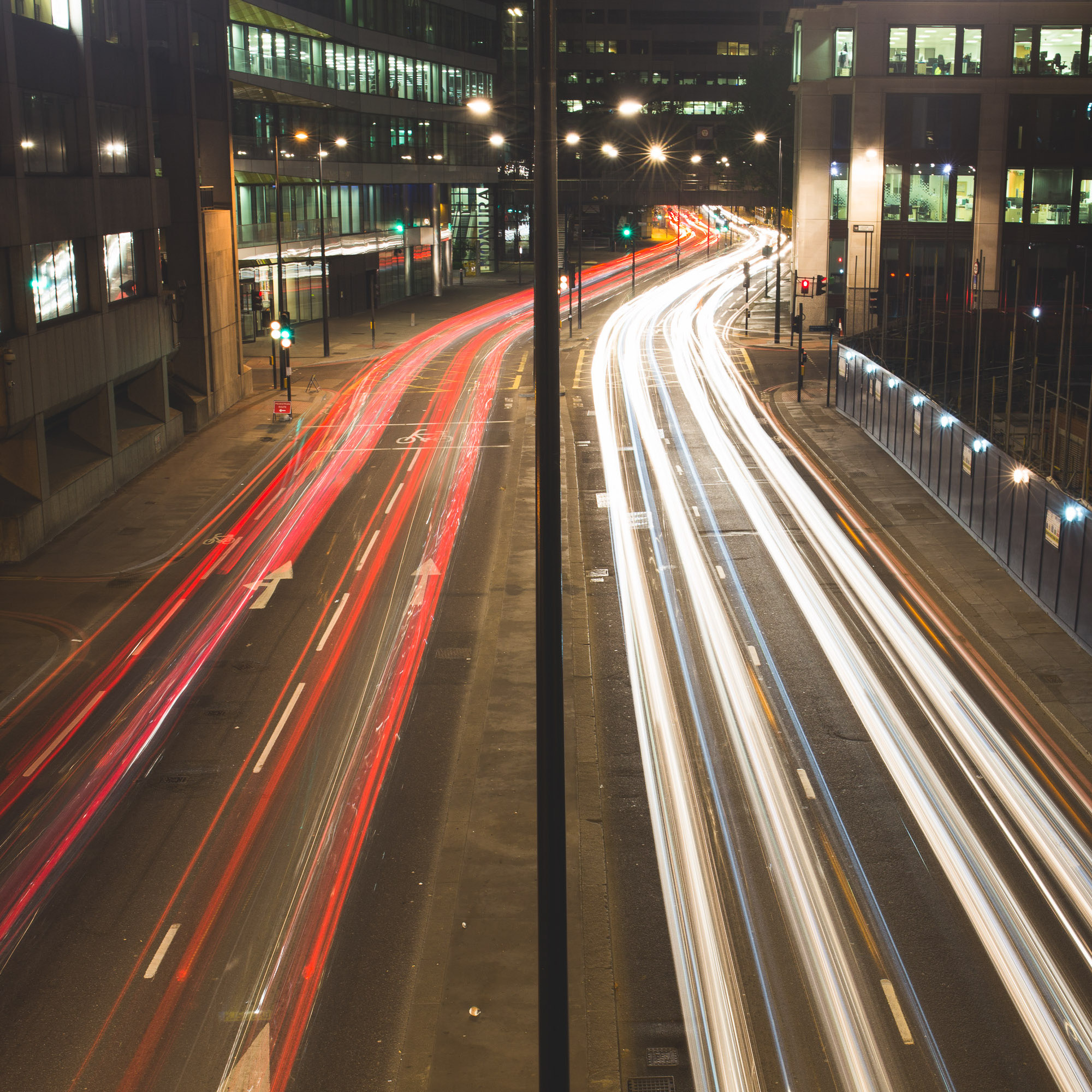 city traffic lights (Image by Negative Space) (CC0 Public Domain) via Negative Space