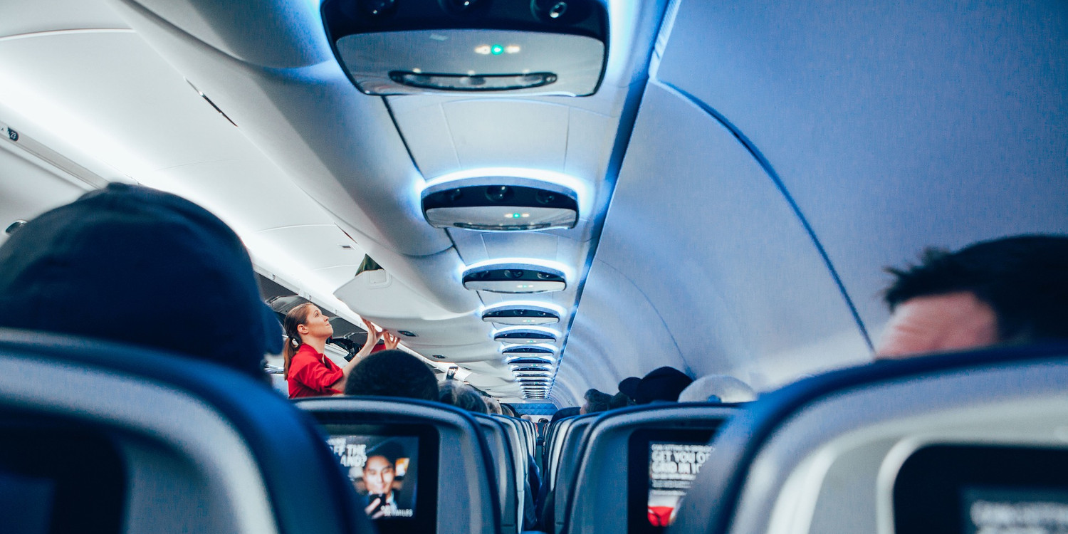 FlugzeugadaptedImage-by-StockSnap-CC0-Public-Domain-via-Pixabay
