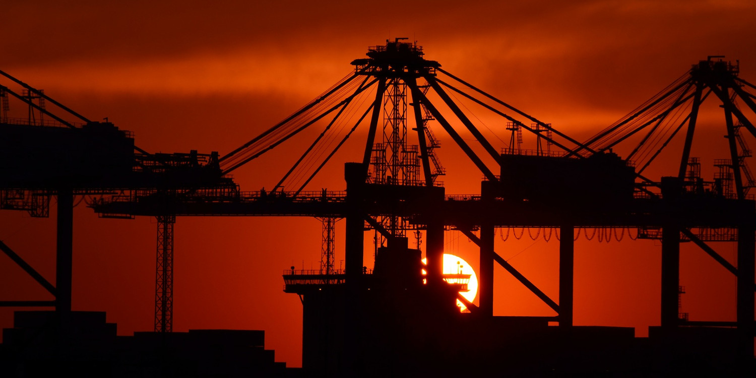 Industrie (adapted)(Image by Huskyherz[CC0 Public Domain] via Pixabay)