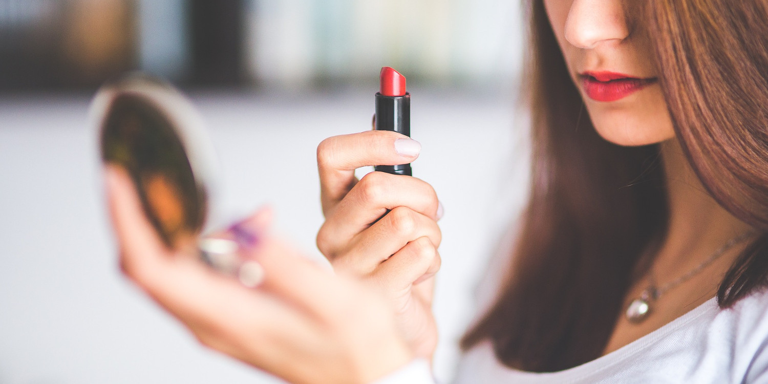 Lippenstift (adapted) (Image by kaboompics [CC0 Public Domain] via Pixabay)