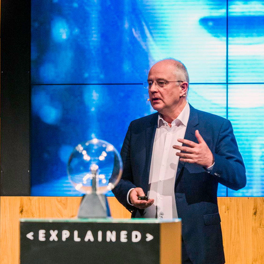 Thomas Langkabel bei Microsoft Explained über Künstliche Intelligenz in der öffentlichen Verwaltung