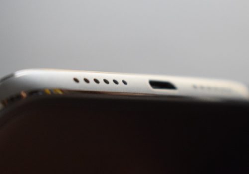 Alcatel Idol 5 Lautsprecher (Image by Anne Jerratsch)
