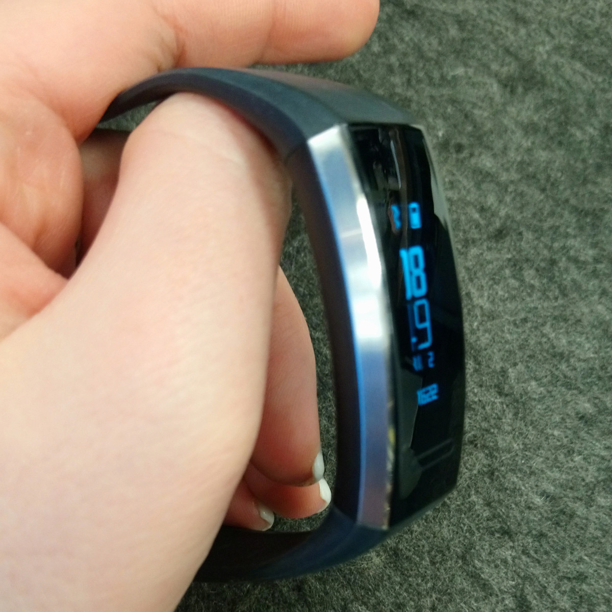 Huawei Band 2 Pro - Seitenansicht (Image by Jennifer Eilitz)