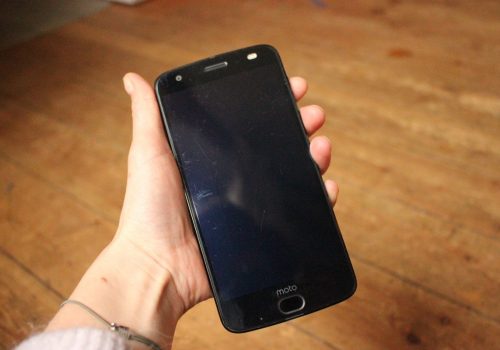 IMG_7450Motorola-moto-z2-Force-