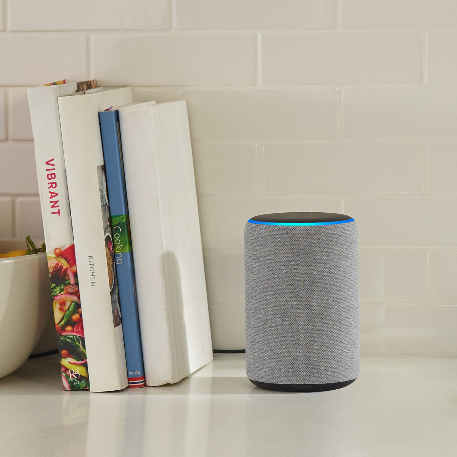 Amazon Echo Plus 2 hellgrau