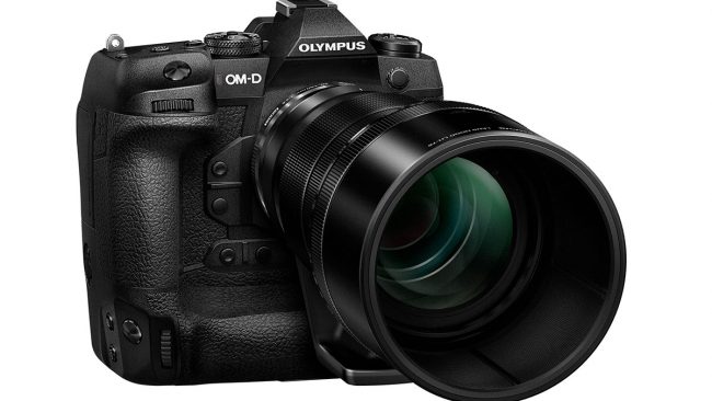 Olympus OM-D E-M1X von vorn mit 40-150mm
