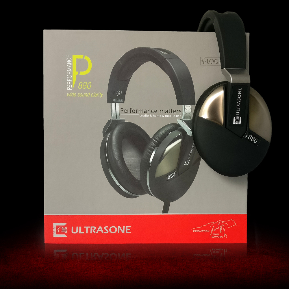 Der ULTRASONE Performance 880 mit Schachtel.