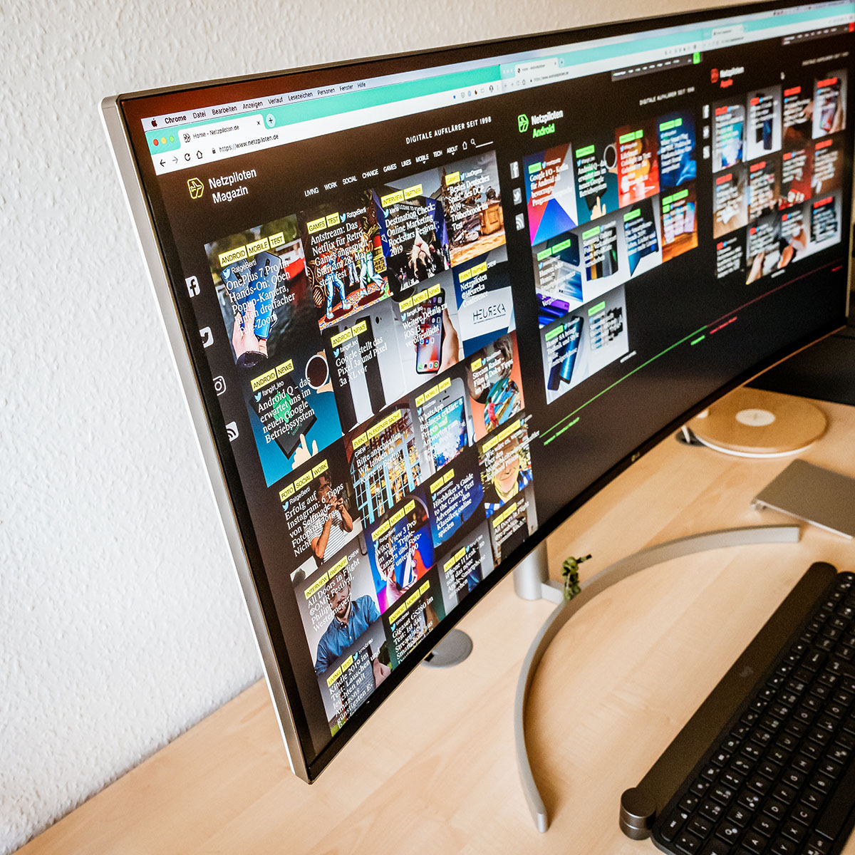 Breitbildmonitor LG 38WK95C-W im Test von schräg oben links