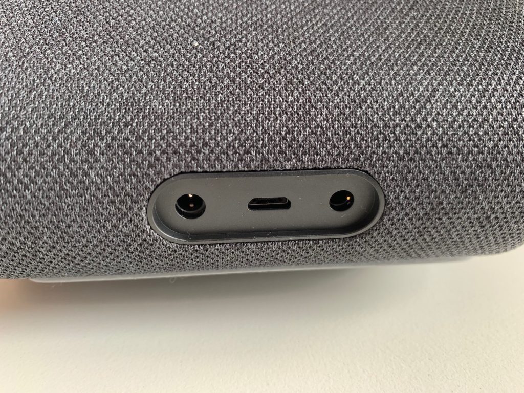 Die Anschlüsse des Echo Show 5.